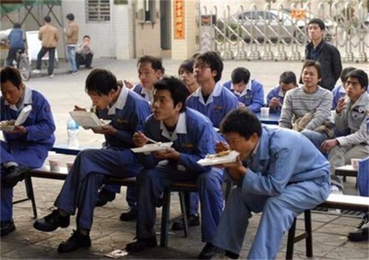 初中畢業(yè)生的三條出路！選擇最適合自己的那一條！