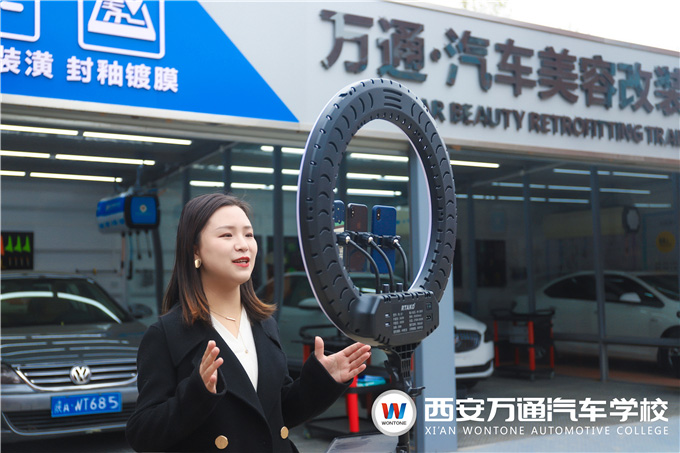企業(yè)總監(jiān)在線解密行業(yè)前景，與學子暢談職業(yè)發(fā)展