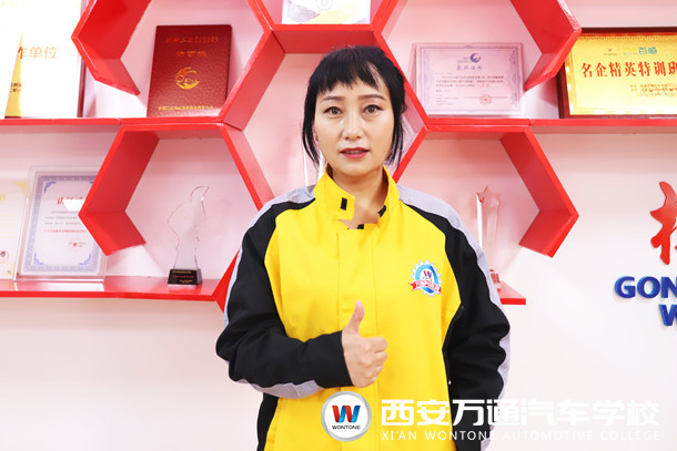 女老板來萬通進(jìn)修技術(shù)：汽修行業(yè)不只是男性的天下！