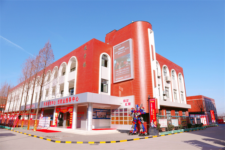 中考擇校季，大家都選擇來(lái)西安萬(wàn)通學(xué)汽修